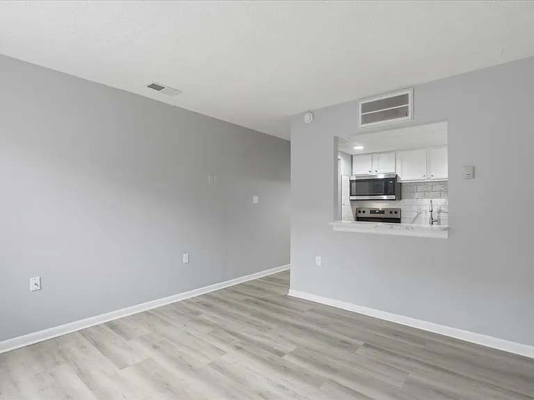 116 N Indian Aly #102 — Photo 2