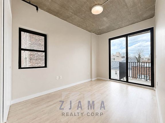 4th image of 293 Hawthorne St APT 2B