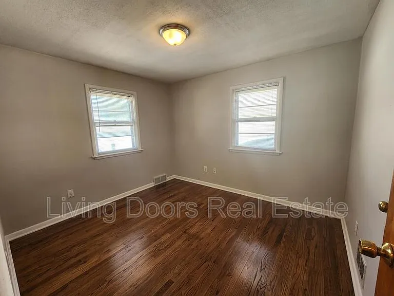 3701 Lewis Ave — Photo 16