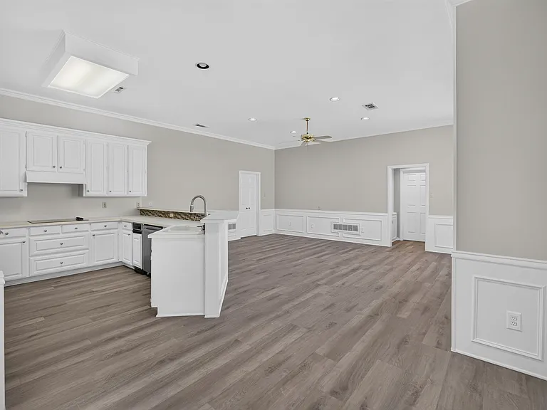 1037 McCoy Dr — Photo 19