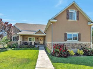 1042 S View Crest Ln, Kaysville, UT 84037