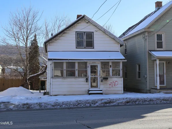 89 Columbia St, Adams, MA 01220