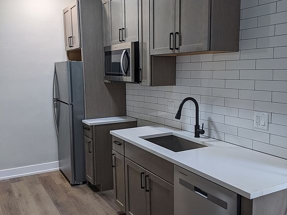 3rd image of 2533 Hartrey Ave #G