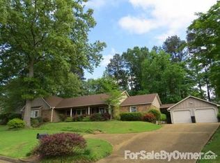 715 Spring Lake Dr, Pearl, MS 39208