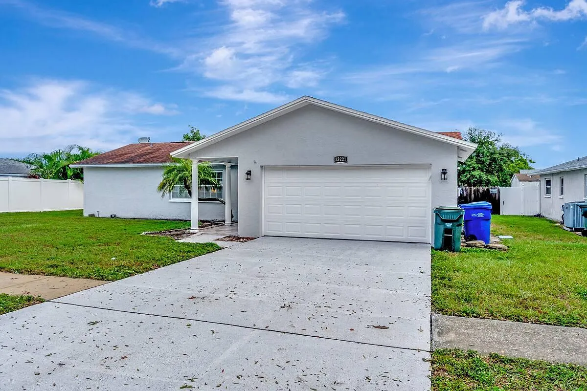 3 bed, 1600 sqft, $3,400 — Photo 1