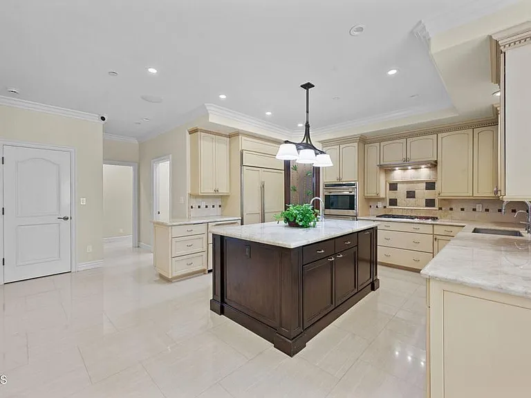 3263 New York Dr — Photo 10
