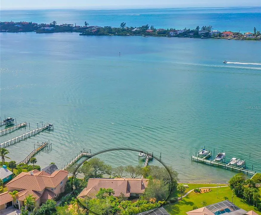 421 Waterside Ln