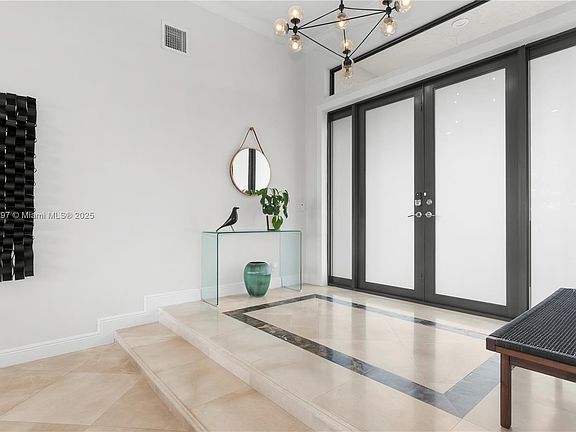 3rd image of 2526 Monterey Ct