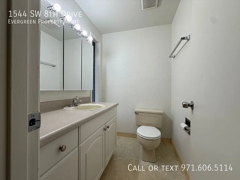1544 SW 8th Dr — Photo 15