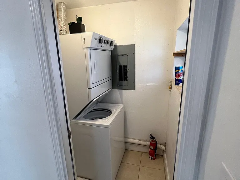 4413 SW 32nd Ave #2 — Photo 4