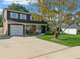 3712 Greentree Dr, Wantagh, NY 11793