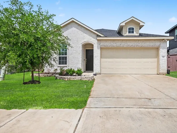 214 Water Grass Trl, Clute, TX 77531