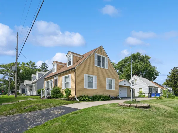 1128 28th St, Bettendorf, IA 52722