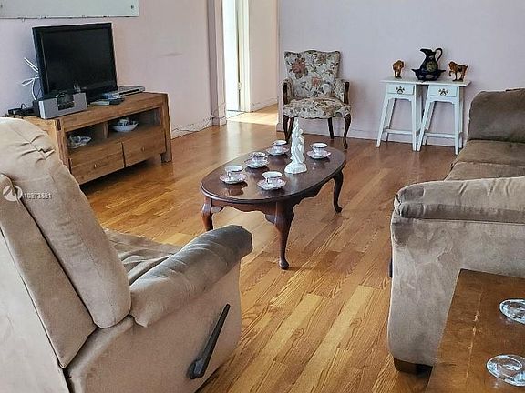 3rd image of 800 SW 11th Ave APT 11A