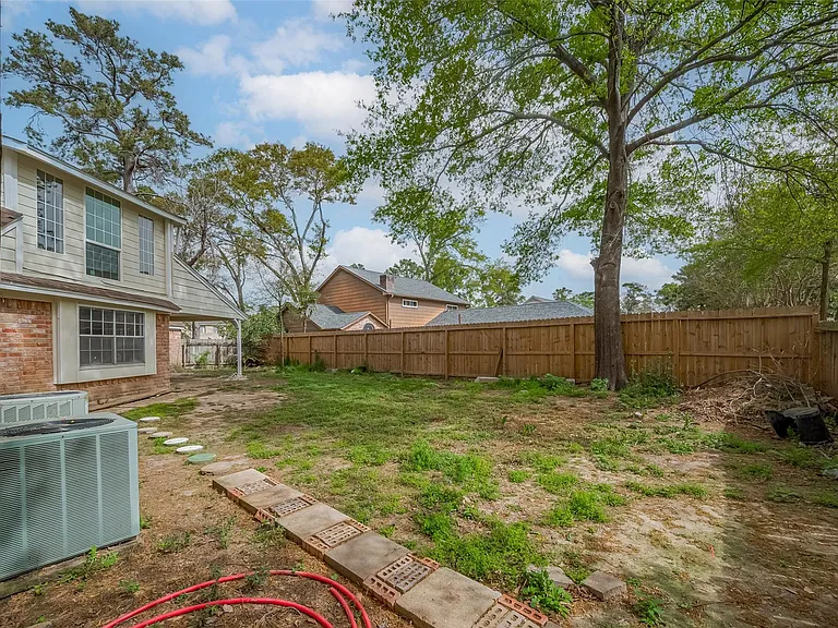 811 Loire Ln — Photo 42