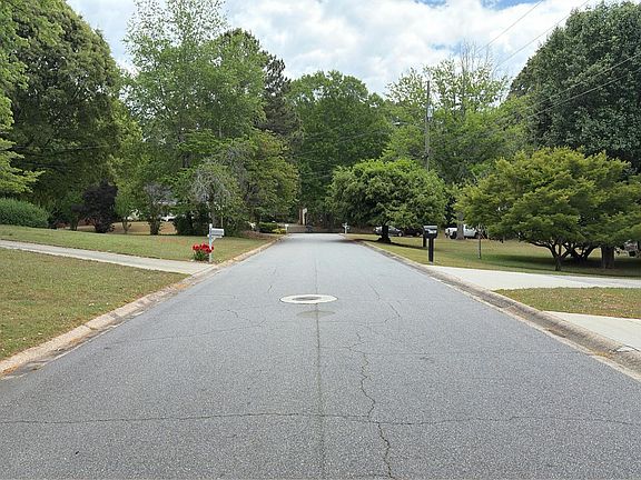 4th image of 2792 Rocky Ridge Rd NW
