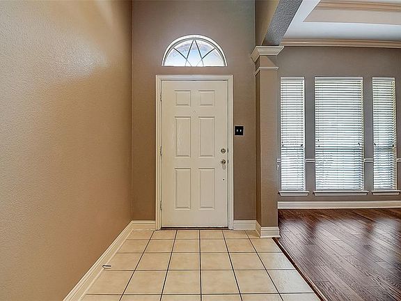 3rd image of 704 Big Horn Ct