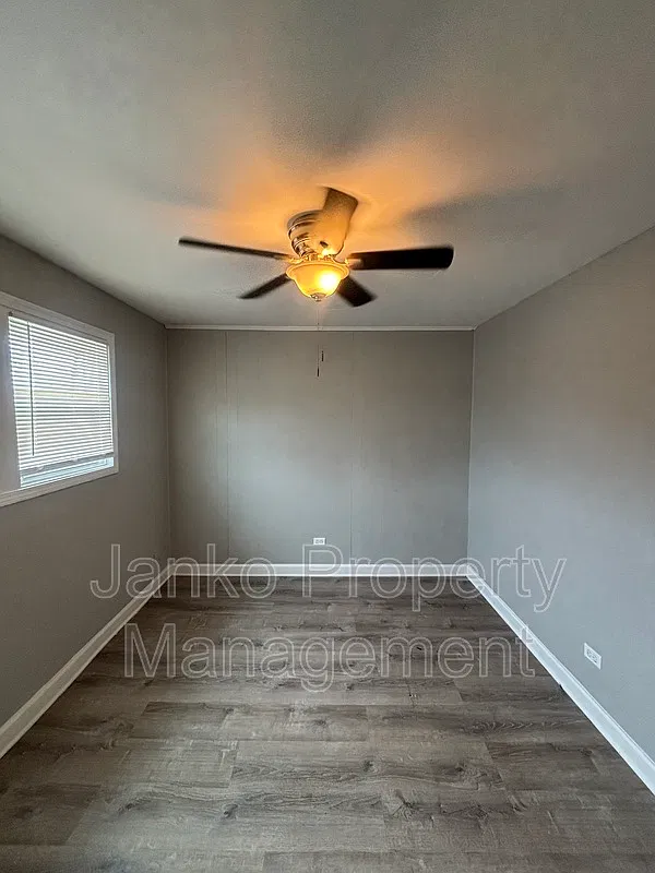 2 bed, 1.0 bath, $1,350 — Photo 4