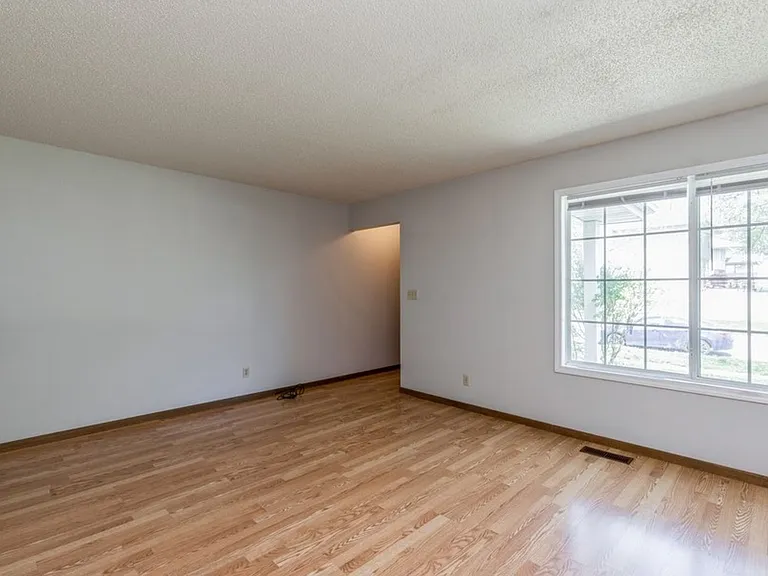 4126 Harris St — Photo 3