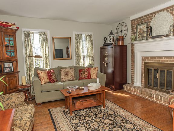 4th image of 268 Wooded Heights Dr