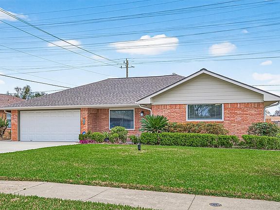 3rd image of 1506 Foxwood Rd