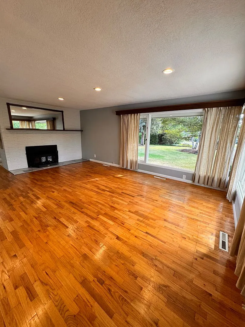 3+ bedroom 4 bath home close to the Country Club — Photo 4