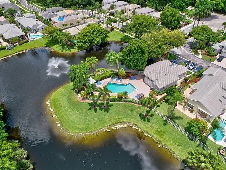 8171 Hampton Wood Dr — Photo 39