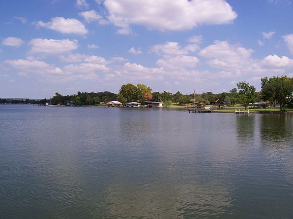 5th image of 533 N Shorewood Dr