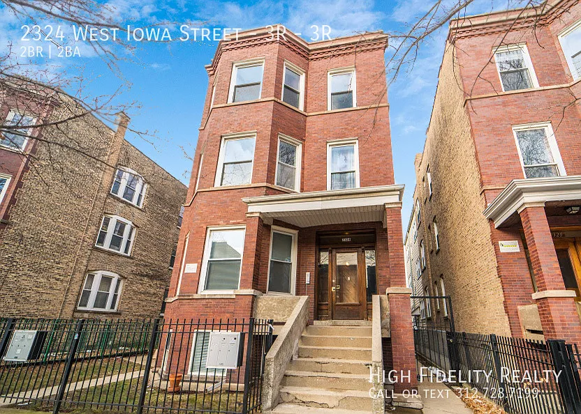 Photo 1 of 10 - 2324 W Iowa St #3R - Chicago, IL Primary Photo - 2324 W Iowa St #3R