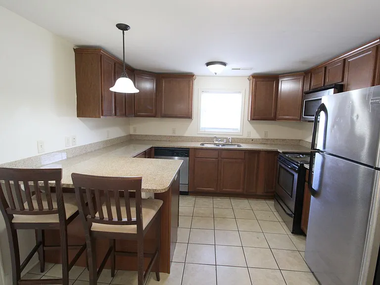 272 W Bruce St — Photo 12