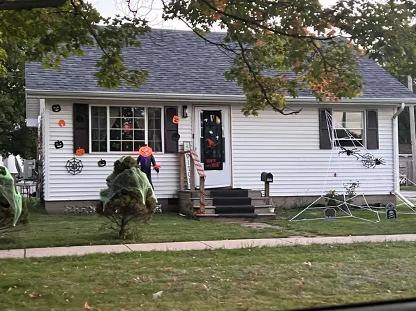 100 W Spruce St, Paxton, IL 60957