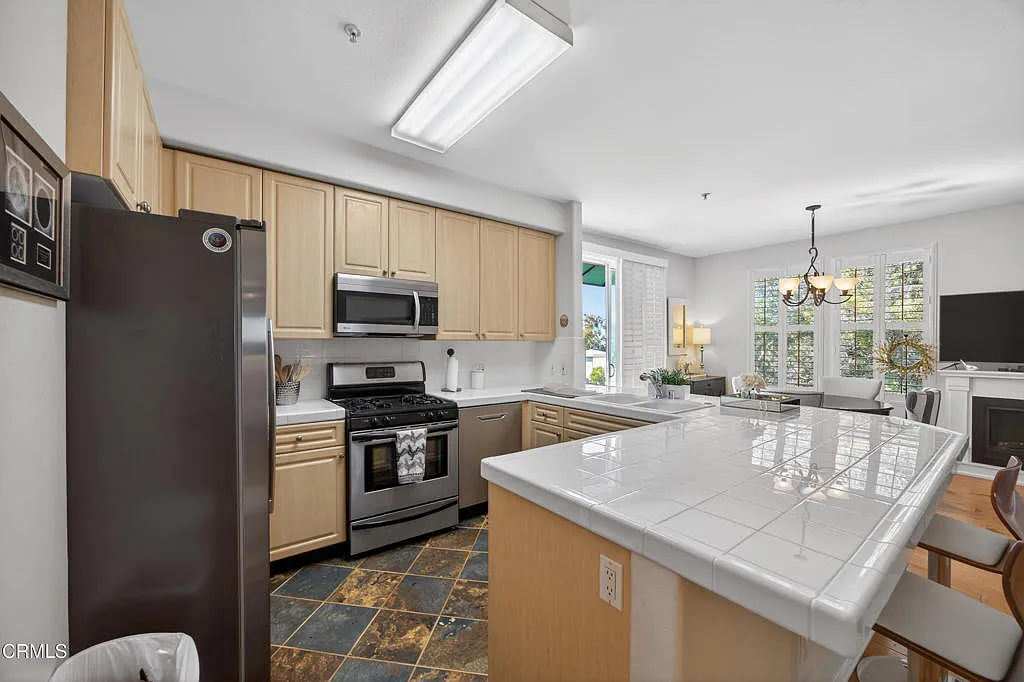 2 bed, 1227 sqft, $4,200 — Photo 4