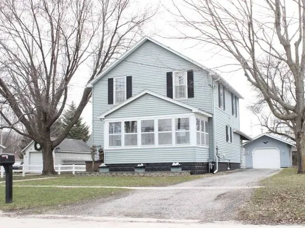 307 7th Ave NW, Independence, IA 50644
