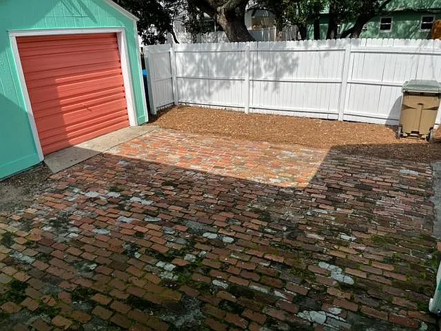 705 Lovell Ave — Photo 15