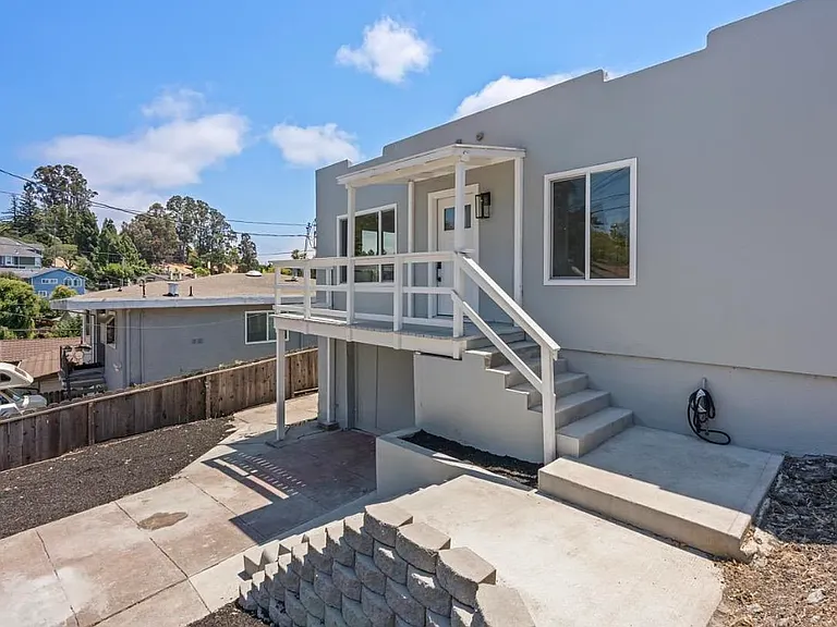 1923 Thompson Ln — Photo 20