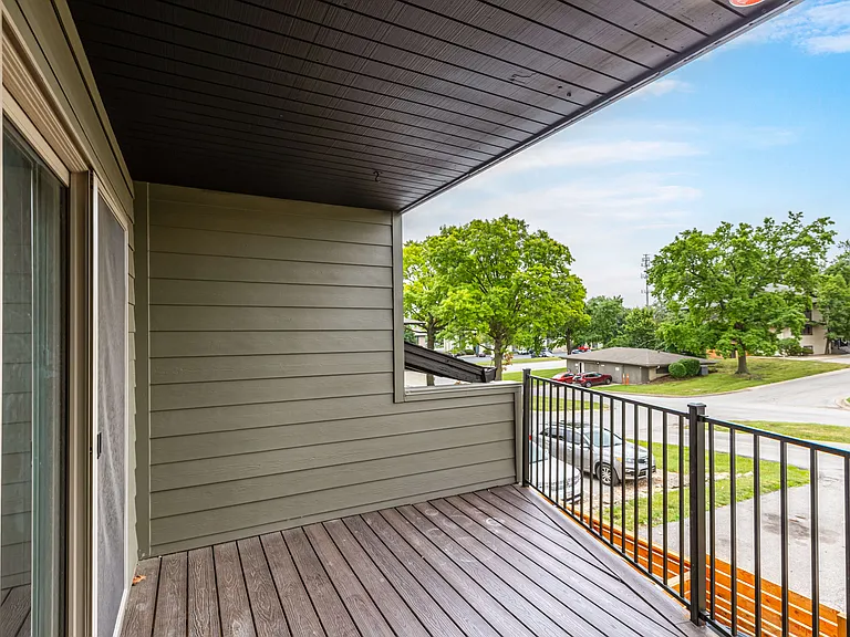 Briar Hill — Photo 7