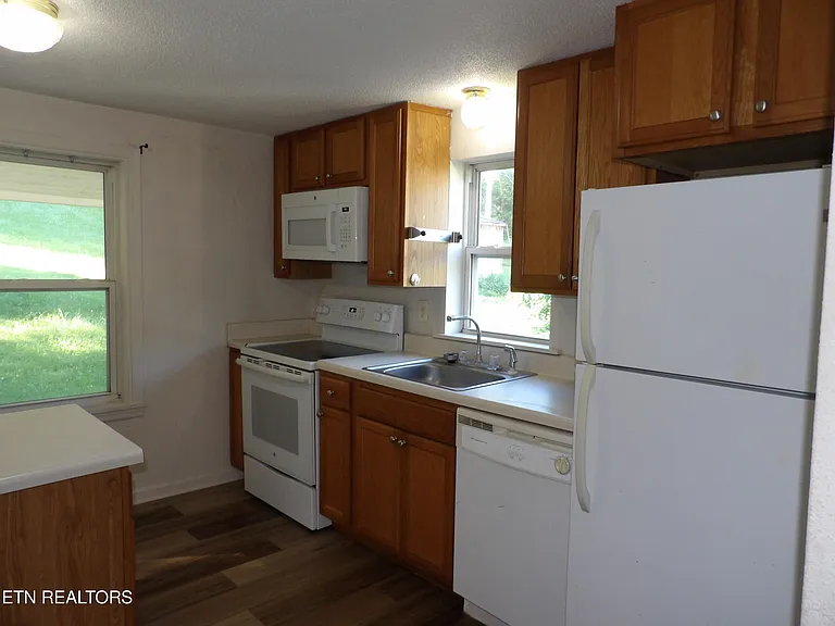 332 Cleveland St — Photo 15