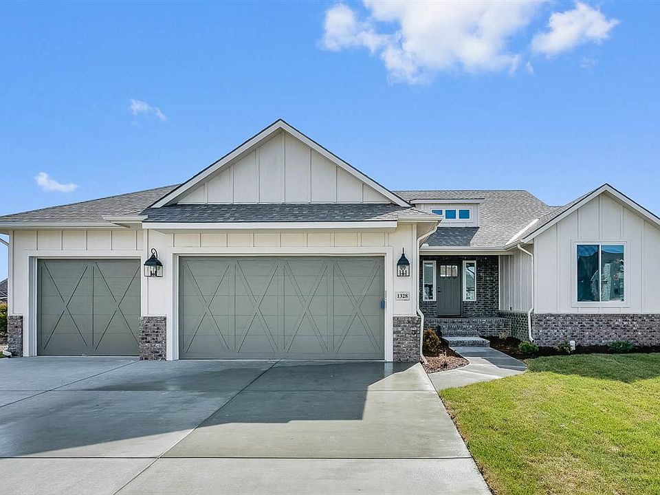 1st image of 1328 N Shadow Rock Dr