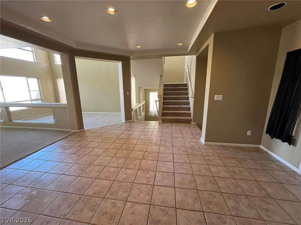 5 bed, 4.0 bath, 4861 sqft, $4,950 — Photo 3