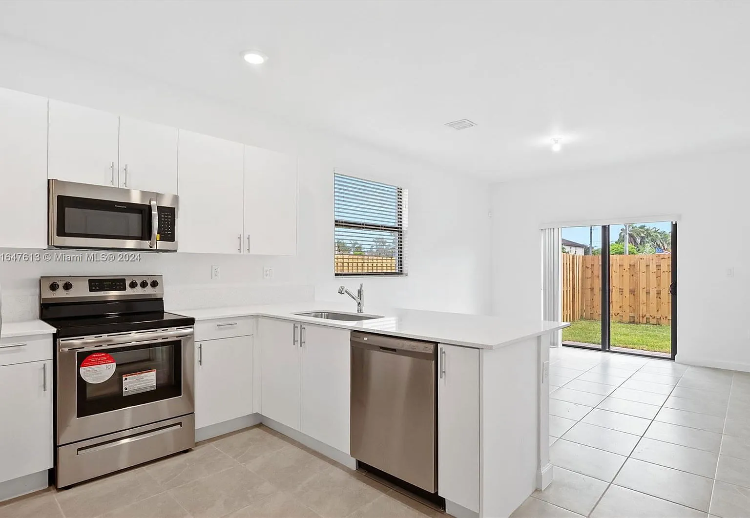 3 bed, 2.5 bath, 1695 sqft, $2,790 — Photo 4