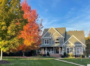 5585 Wood Crest Dr, Quincy, IL 62305