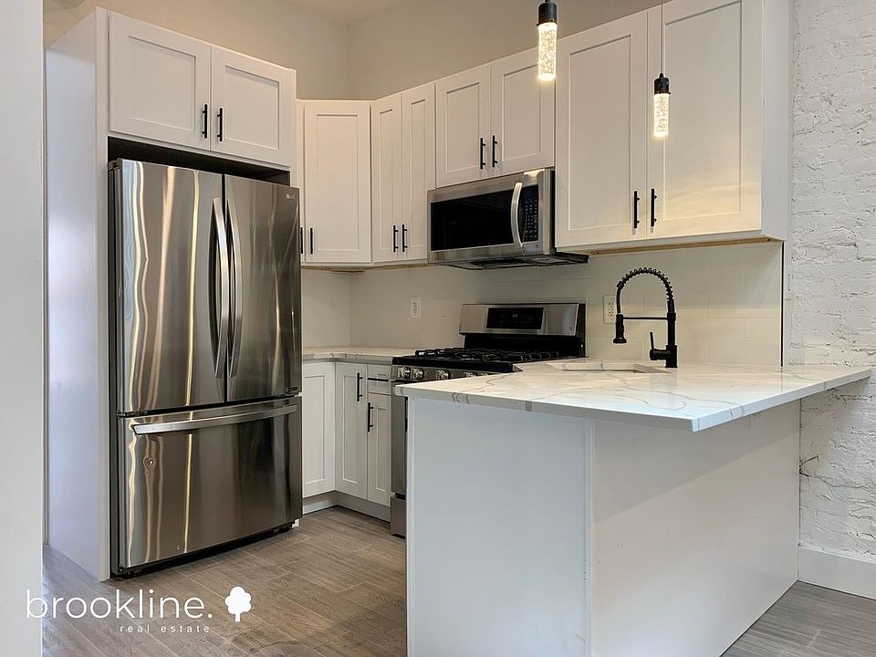 1st image of 482 Halsey St #3