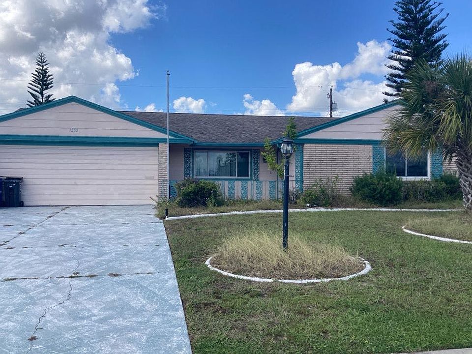 1st image of 1202 Desert Hills Dr