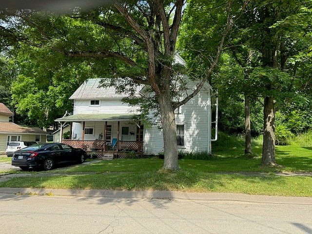 1st image of 221 Madison St