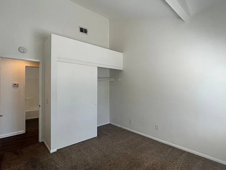 1377 Oakdale Ave — Photo 7