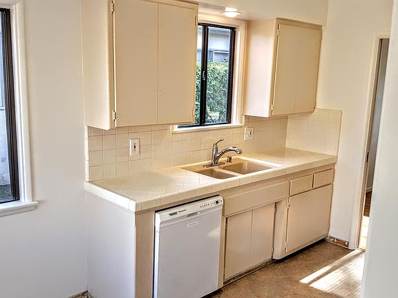 1 year old dishwasher