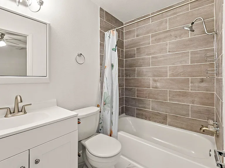 Private bath for room 4