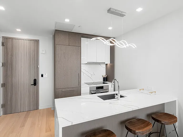 45-30 Pearson St #4B — Photo 3