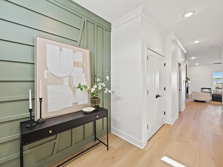 1017 Lauderdale Dr — Photo 3