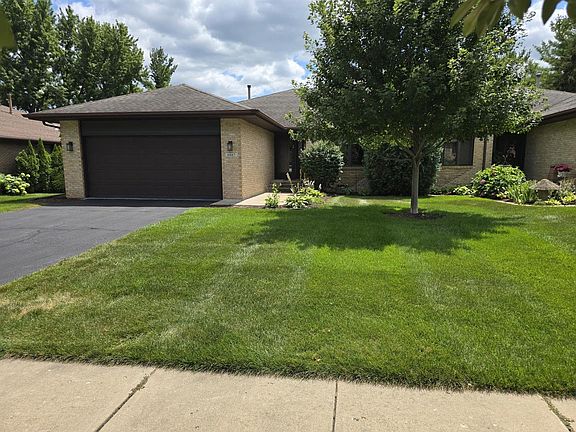 2nd image of 6667 Sandalwood Close #0